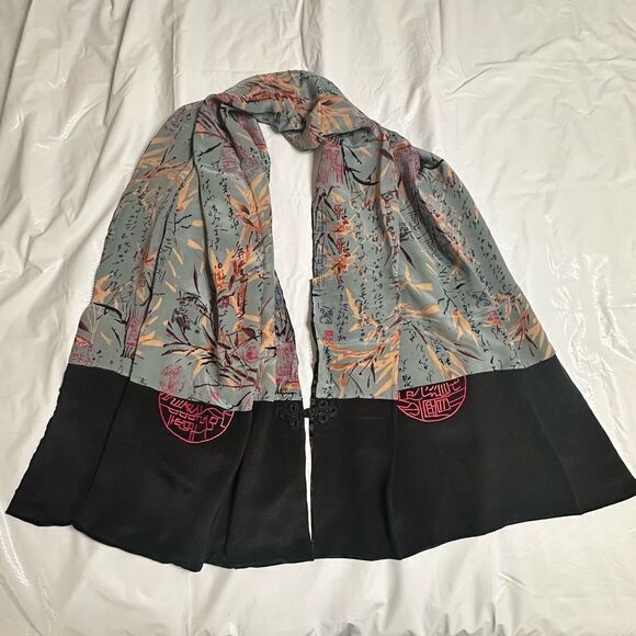 Asian Style grey and black bamboo leaf pattern silk wrap with pockets. OSFM - Picture 5 of 11